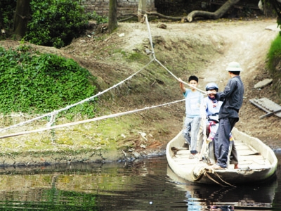 Cảnh đò đu dây trên sông Nhuệ đoạn qua xã Mỹ Hưng, Thanh Oai, Hà Nội Ảnh: Minh Đức